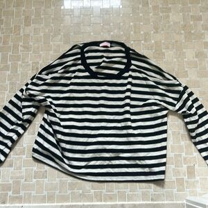 Boutique striped long sleeve with shoulder holes